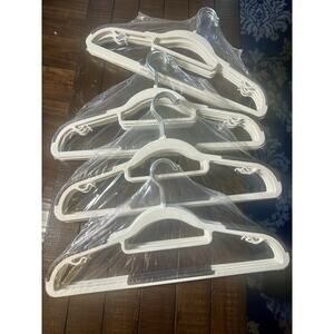 24 Heavy Duty Clothes Hangers with Non-Slip Rubber Grip – New